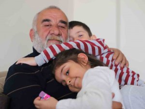 Ağzında Tütünle 56 Saat Sonra Enkazdan Çıkan Adam, Kurtarılma Hikayesini Anlattı