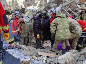 Kahramanmaraş’ta Enkaz Altında Kalan Bir Köpek, Batman Ekibi Tarafından Kurtarıldı