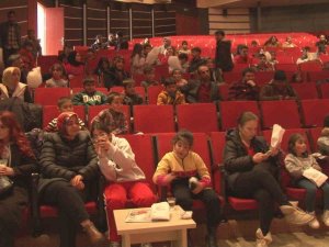 Altındağ Belediyesi Depremzede Çocuklara Tiyatro Oyunu Düzenledi