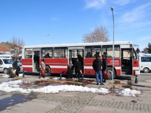 Akşehir Belediyesi’nden Depremzedeler İçin Ücretsiz Servis