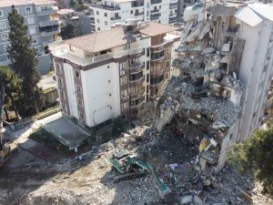 Osmaniye’de Yıkıcı Depremin İzleri Siliniyor