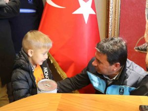 Minik Mehmet Ege, Kumbarasındaki Harçlığını Bağışladı