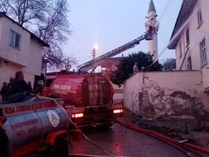 Camide Çıkan Yangın Korkuttu