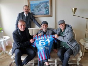 Ahmet Suat Özyazıcı’nın Başarılarla Dolu Yaşamı