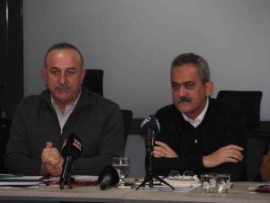 Bakan Çavuşoğlu: "Devlet, Millet El Ele Vererek Tüm Deprem Bölgelerini Ayağa Kaldırmamız Gerekiyor"