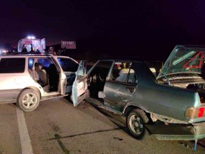 Bursa’da İki Otomobil Çarpıştı: 6 Yaralı