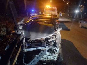 Alkollü Sürücü Bariyerlere Çarptı: 1’i Ağır 3 Yaralı