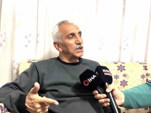 Depremzede O Anları Anlattı: "Bina Gidiyor Geliyor, Ben Kapıyı Bulamadım"