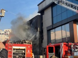 Sultangazi’de Avize Deposu Alev Alev Yandı