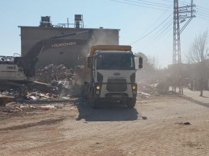 Düzce, Kardeş Şehirde Enkaz Kaldırma Çalışmaları Başladı