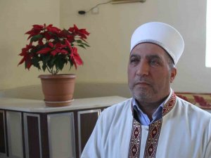 İ̇mam Açık Artırmada 21 Bin Liraya Sattığı Çiçeğin Parasını Depremzedelere Bağışladı