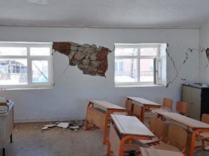 Depremde Hasar Gören İki Okulda Taşımalı Eğitime Geçildi