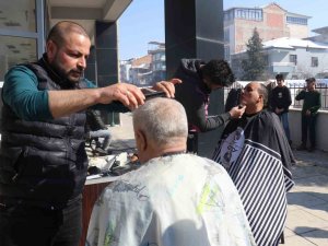 Vanlı Berberlerden Malatyalı Depremzedelere Ücretsiz Tıraş