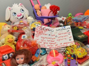 Depremzede Çocuklara Oyuncak Morali