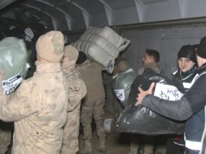 Avrupa’dan Akın Akın Yardım Tırları Geliyor, Polis-asker El Ele Tasnif Yapıyor