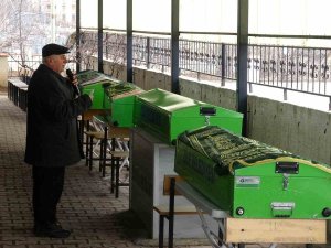 Astsubay İle Öldürdüğü 4 Kişinin Cenazeleri Toprağa Verildi