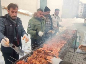 Bingöl’de Mangallar Depremzedeler İçin Yandı