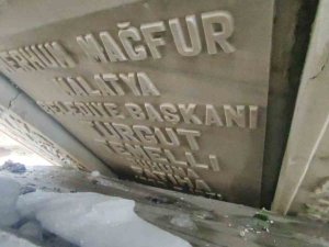 250 Yıllık Tarihi Mezarlığı Da Deprem Vurdu