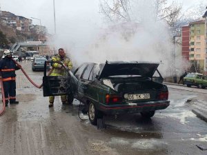 Gümüşhane’de Park Halindeki Lpg’li Otomobil Yandı