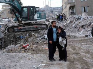 Depremde Değil Enkaz Başında Öldü