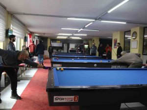 Farklı Şehirlerden Bilardocular Depremzedeler İçin Maç Yaptı