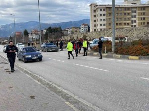 Çöp Kamyonu İle Çarpışan Otomobil Sürücüsü Yaralandı