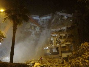 Hatay’da Arama-kurtarma Çalışmaları Tamamlanan Binalar Birer Birer Yıkılıyor