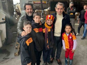 Galatasaray Başkanı Özbek Afet Bölgelerini Ziyaret Etti