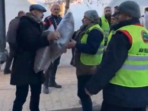 Ağrılı İş Adamı Depremzedeler İçin Kolları Sıvadı