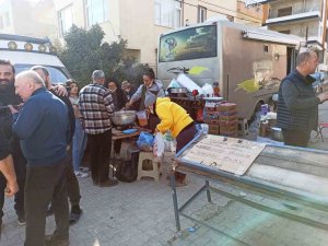 Ayvalıklı Gönüllü Hatay’da Binlerce İnsana Seyyar Mutfağıyla Umut Oldu