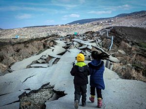 Kahramanmaraş Pazarcık’ta Depremde Yarılan Yol Havadan Görüntülendi