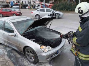 Seyir Halindeki Otomobilde Yangın Çıktı