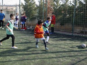 Denizli Futbolcu Fabrikası Çalışıyor