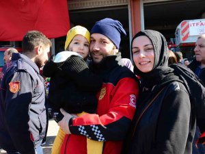 1 Gün Boyunca Enkazda Kalmıştı, Bu Kez 82 Cana Umut Olan Ekibin Parçası Oldu