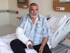 Deprem Anında 2’nci Kattaki Balkondan Atlayarak Kurtuldu