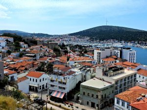Çeşme’deki Otelciler Depremzedelerin İstihdamı İçin Harekete Geçti