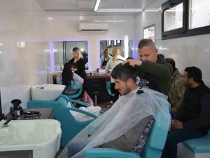 Depremzedelere Mobil Kuaförle Hizmet Verilmeye Devam Ediliyor
