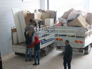 Diyarbakırlı İş Adamı, Araç Ve Depolarını Depremzedelerin Hizmetine Açtı