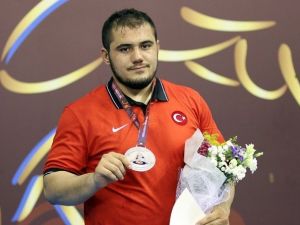 Milli Güreşçi Dede, Dünya Üçüncüsü Oldu