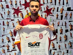 Emre Taşdemir, Fatih Karagümrük Maçında Gol Attığı Formayı Depremzedeler İçin Bağışladı