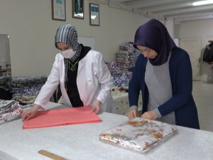 Sinop’ta Depremzedeler İçin Nevresim Takımı Üretiliyor