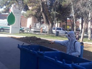 Salgın Hastalık Riskine Karşı Kent Genelindeki İlaçlama Çalışmalarını Sürdürüyor