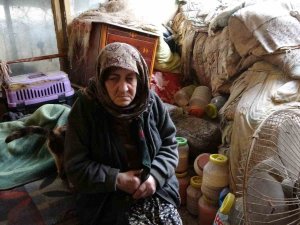 Depremzede Fatma Teyze, Kapkaça Uğradığını Gözyaşları İçinde Anlattı