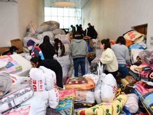Karabük’ten Deprem Bölgesine Yardımlar Sürüyor