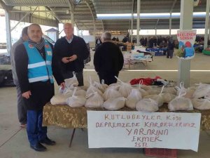 Depremzedeler İçin Köy Ekmeği Yapıp Pazarda Sattılar
