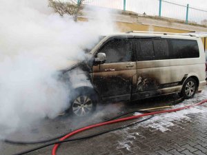 Seyir Halindeki Ticari Araç, Alev Topuna Döndü