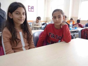 Tüm Olumsuzluklara Rağmen Depremzede Öğrencilerin Heyecanları Yüzlerinden Okundu