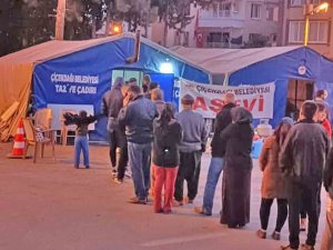 Çiçekdağı Belediyesi Depremzedelere Yardım Faaliyetini Sürdürüyor