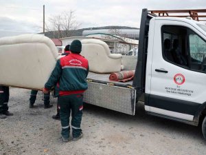 Yardımlar ‘El Ele Dayanışma’ Merkezleriyle Depremzedelere Ulaşıyor