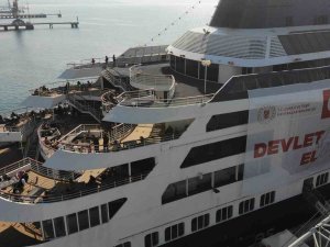 İ̇skenderun’daki Depremzedeler Kruvaziyer Gemisinde Konaklamaya Başladı